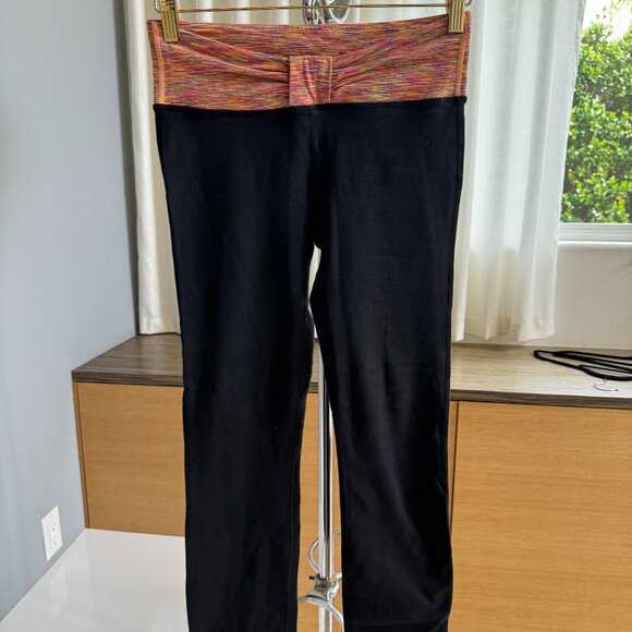 LuLuLemon Leggings with a rainbow waist - Picture 1 of 8
